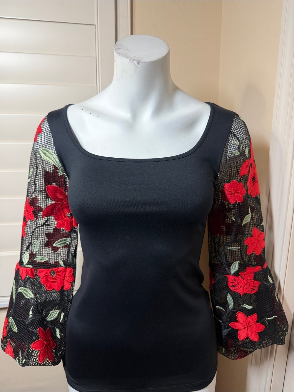 Anne Fontaine Black Scoop Neck Top with Red Floral Mesh Sleeves NWT Size 38/Smal